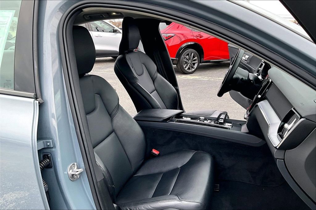 Used 2024 Volvo S60 B5 Core image 10