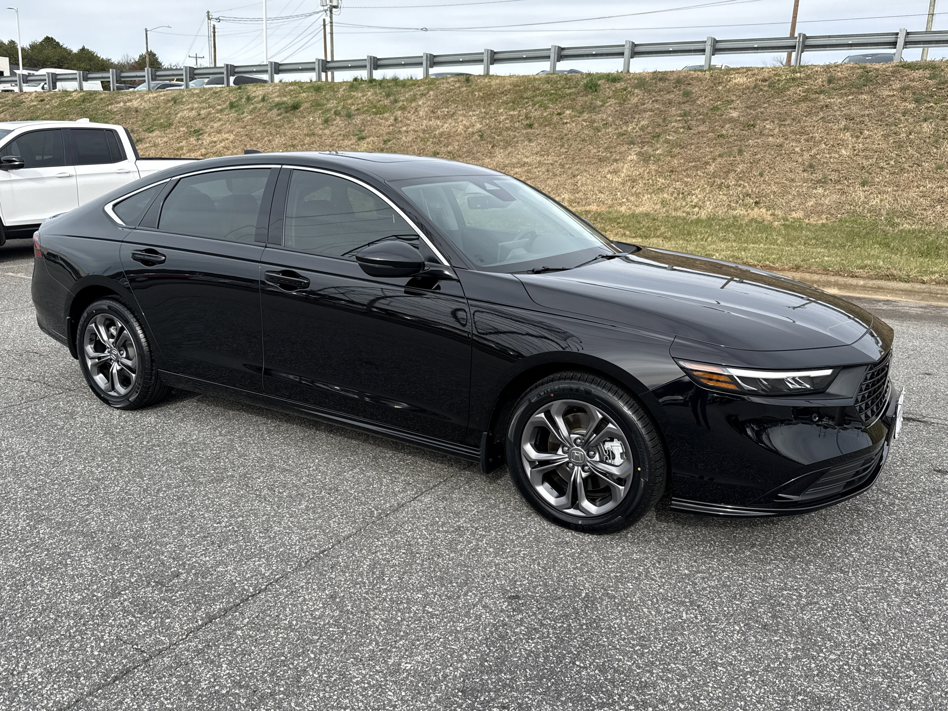 Used 2024 Honda Accord EX-L image 2