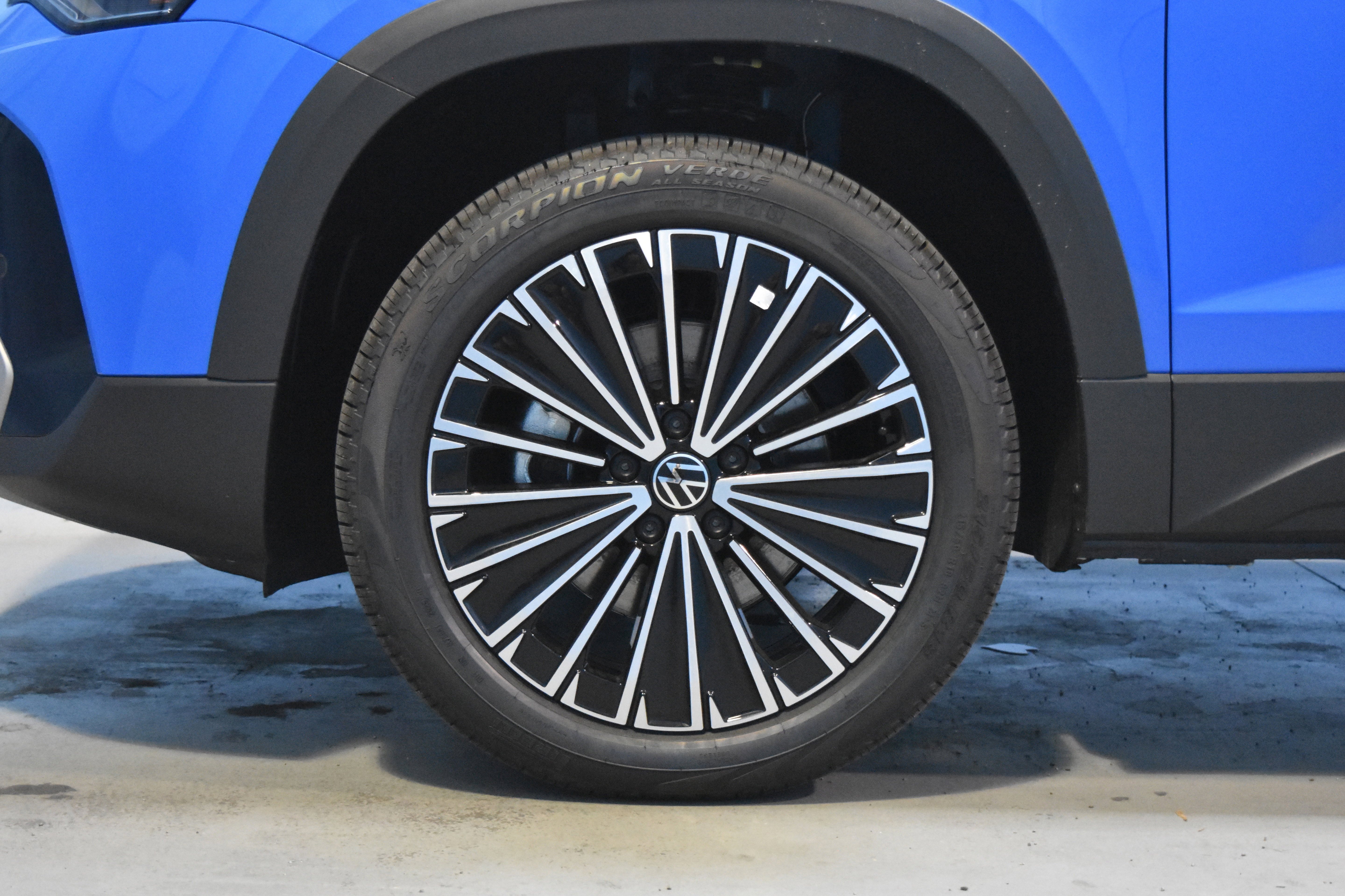 New 2025 Volkswagen Taos SE image 19