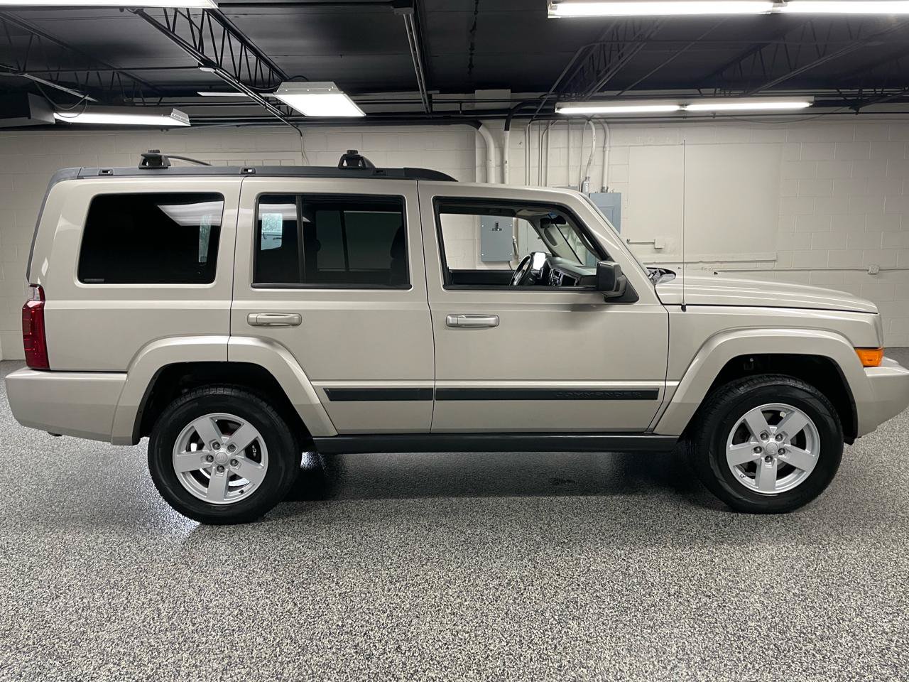 Used 2007 Jeep Commander Sport w/ Skid Plate Group AWD/4WD image 5