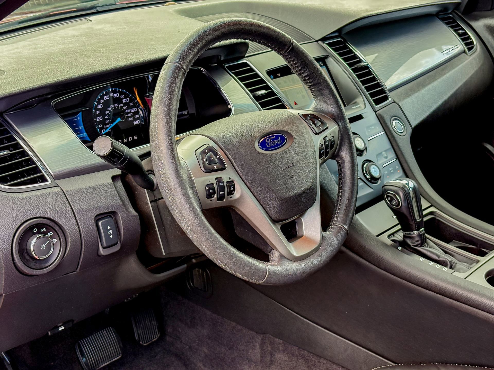 Used 2018 Ford Taurus SEL w/ Equipment Group 201A FWD image 4