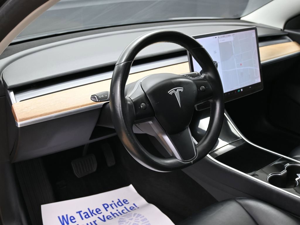 Used 2019 Tesla Model 3 Standard Range image 14
