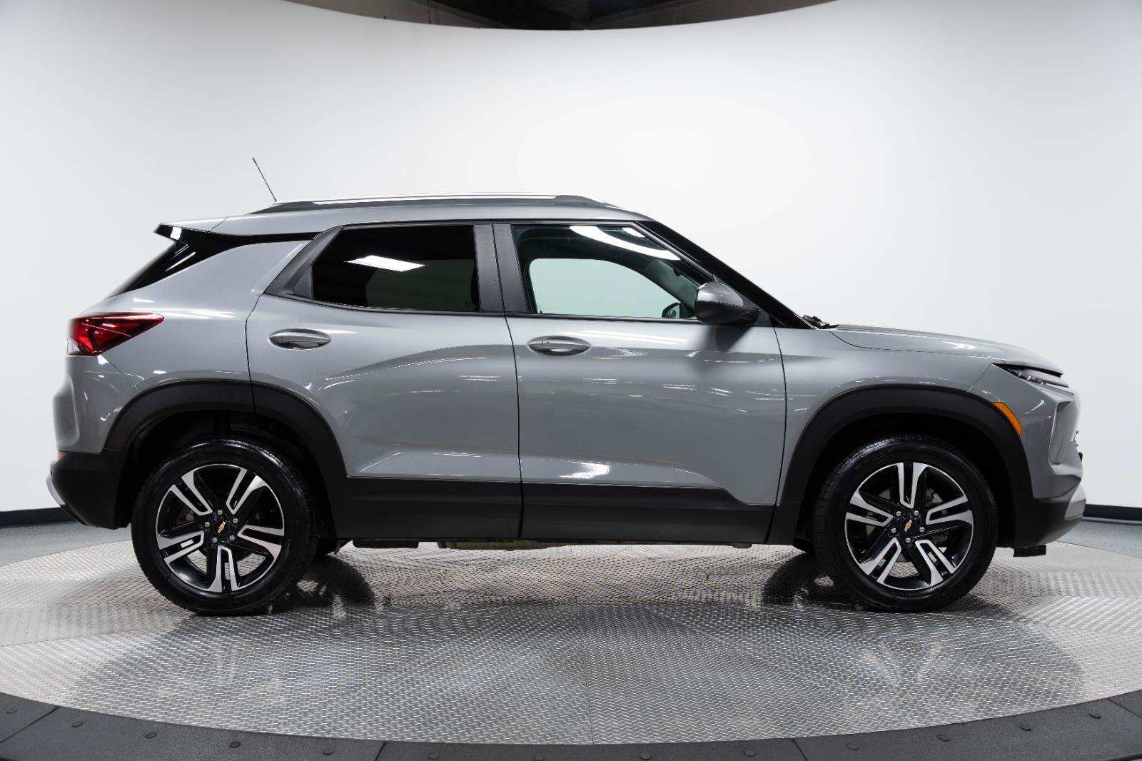 Used 2024 Chevrolet TrailBlazer LT w/ Driver Confidence Package image 9