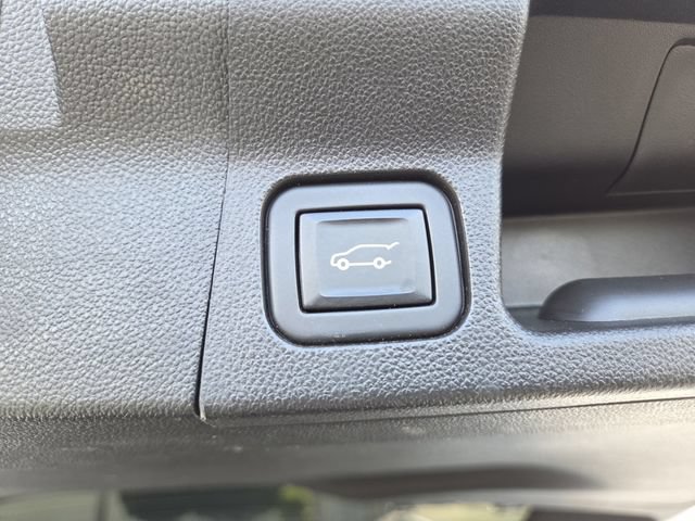 Used 2023 GMC Acadia SLE w/ Driver Convenience Package FWD image 18
