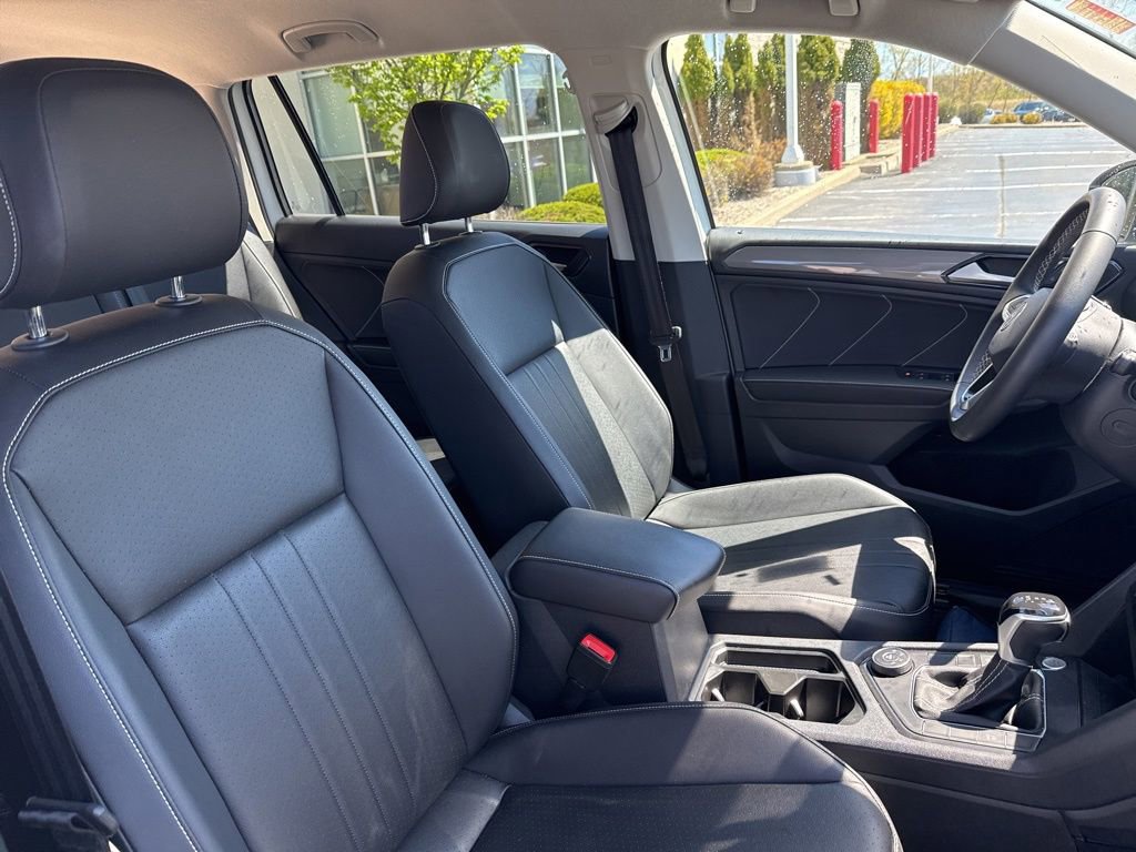 Used 2022 Volkswagen Tiguan SE AWD/4WD image 28