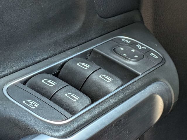 Used 2021 Mercedes-Benz GLB 250 w/ Premium Package image 26