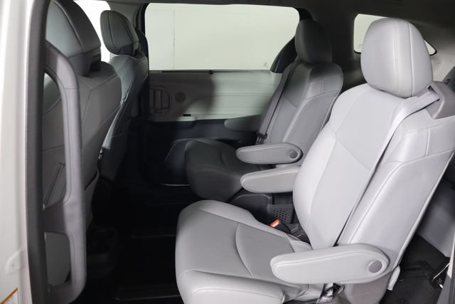 Used 2024 Toyota Sienna XLE AWD/4WD image 16
