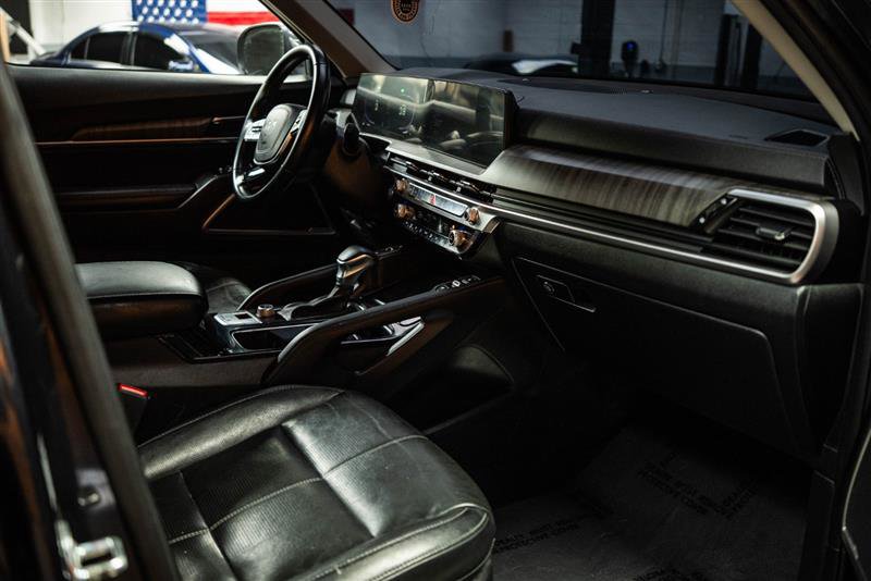 Used 2024 Kia Telluride EX w/ EX Captain's Chair Package image 14