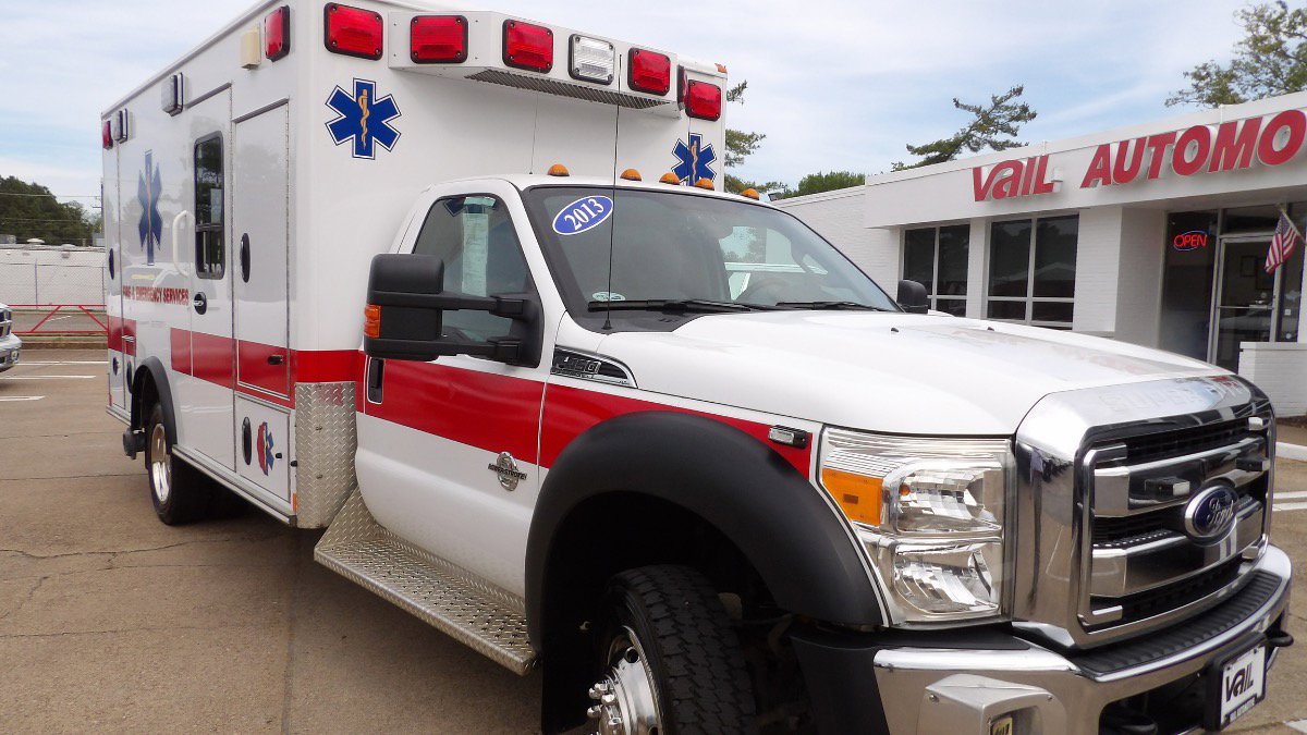 Used 2013 Ford F450 XLT w/ Ambulance Preparation Pkg RWD image 1