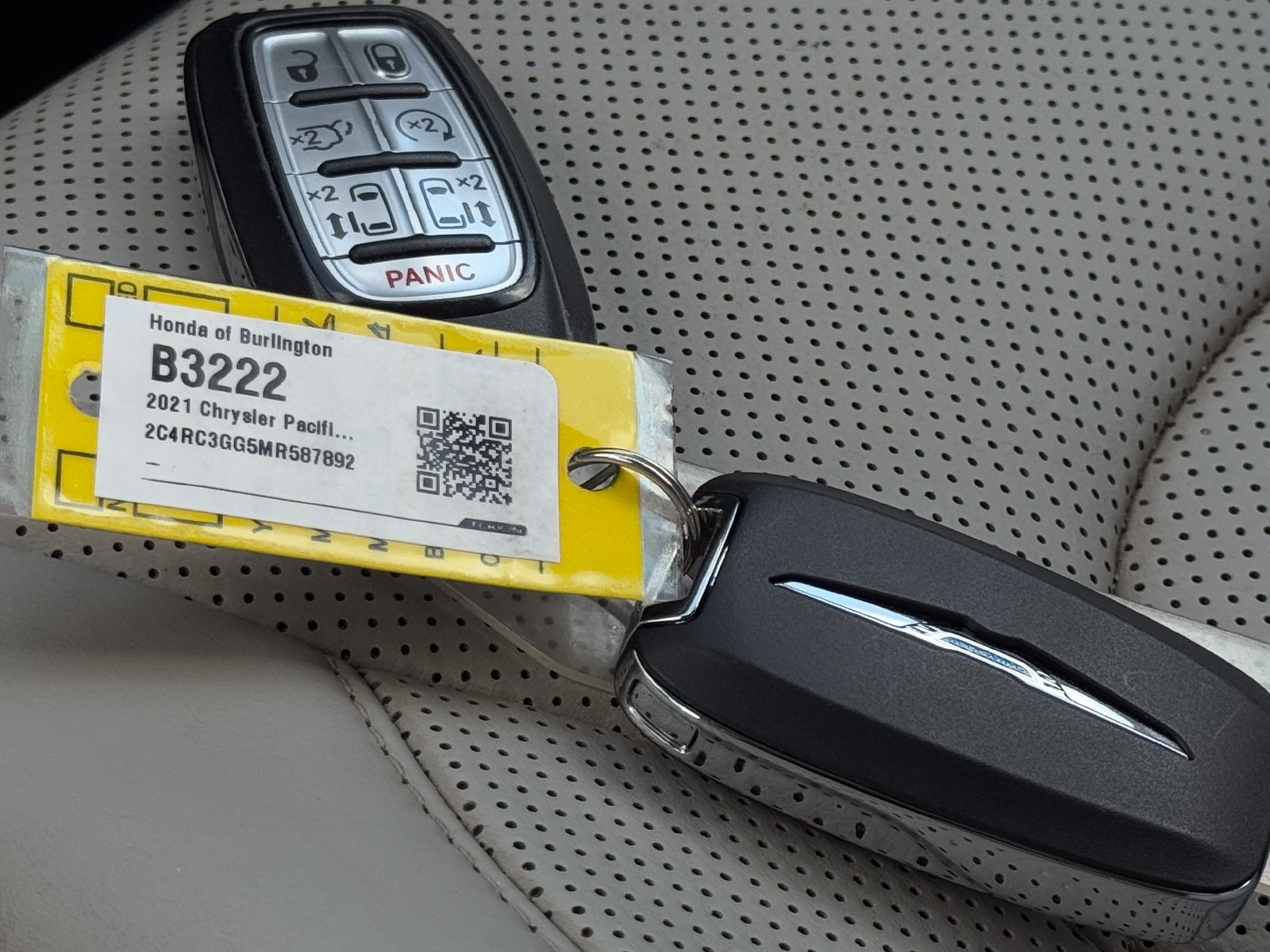 Used 2021 Chrysler Pacifica Limited w/ Premium & Safety Sphere Group AWD/4WD image 42