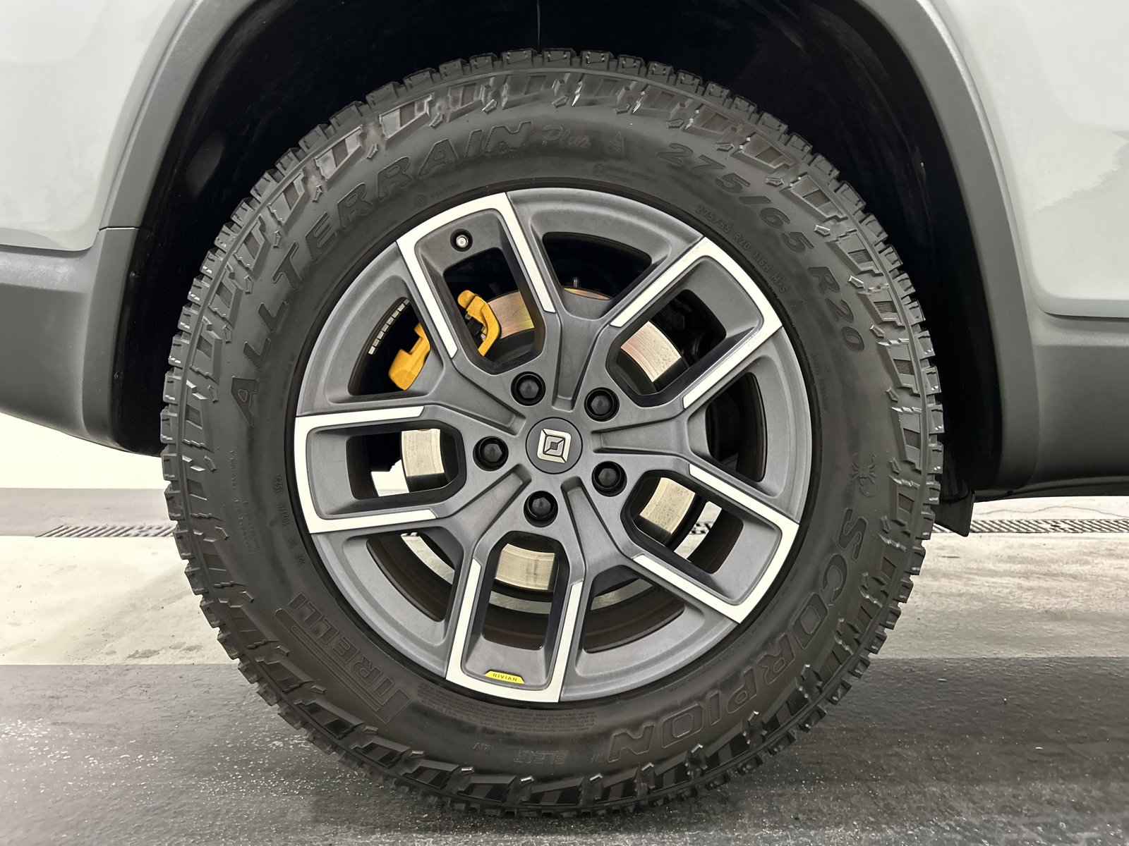 Used 2023 Rivian R1S Adventure image 12