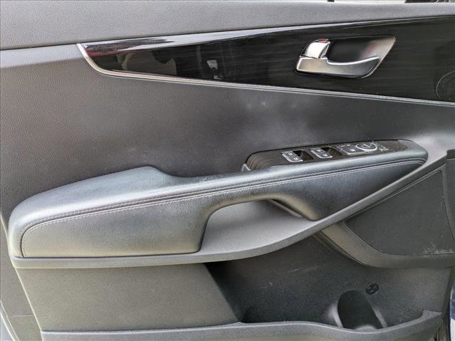 Used 2019 Kia Sorento LX w/ LX Convenience Package image 11