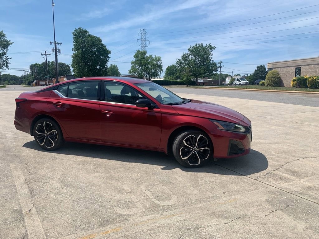 Used 2024 Nissan Altima 2.5 SR w/ SR Premium Package AWD/4WD image 5