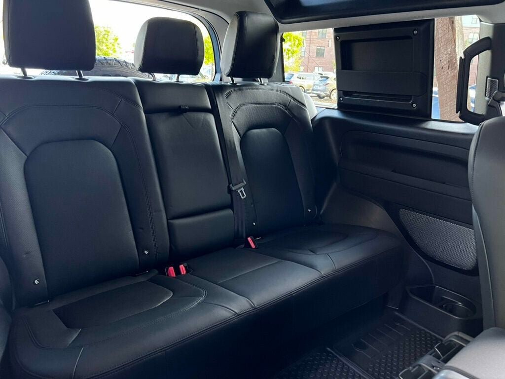Used 2023 Land Rover Defender 90 SE AWD/4WD image 46