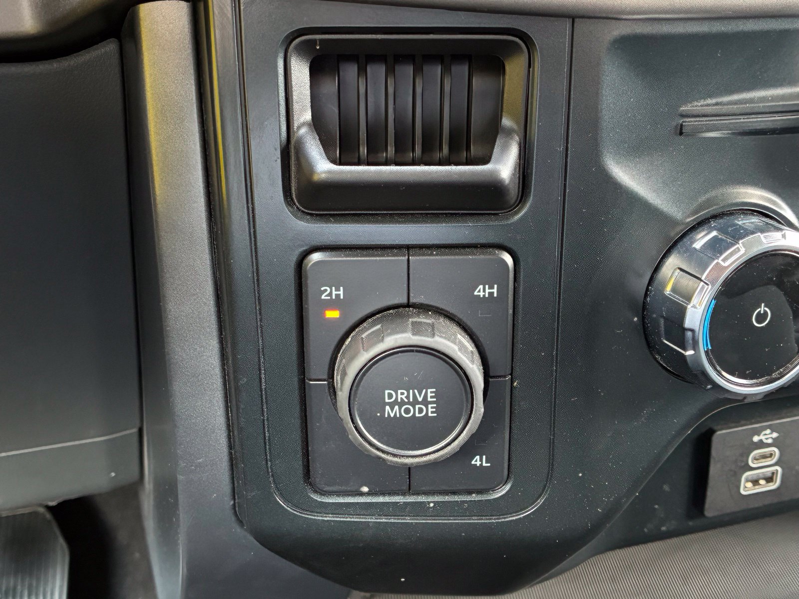 Used 2025 Ford F150 XLT w/ Equipment Group 301A Standard AWD/4WD image 19