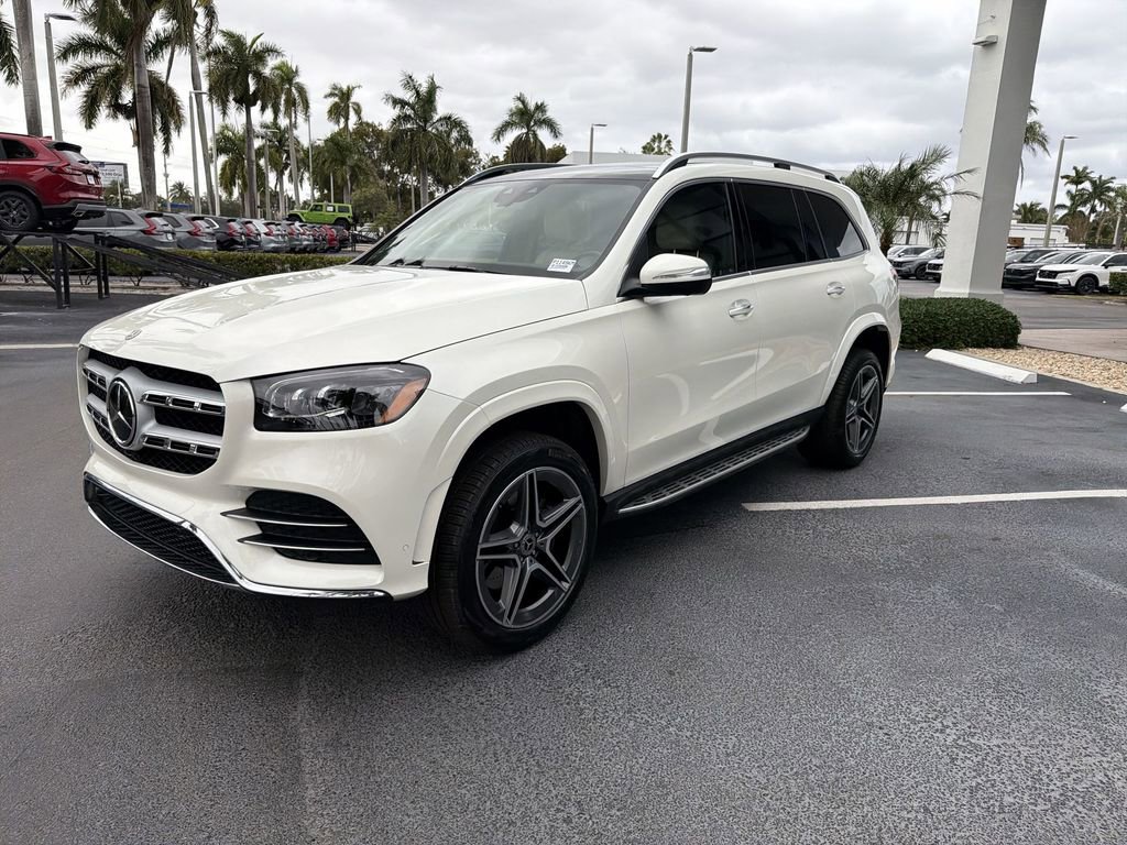 Used 2023 Mercedes-Benz GLS 450 4MATIC w/ AMG Line Exterior image 4