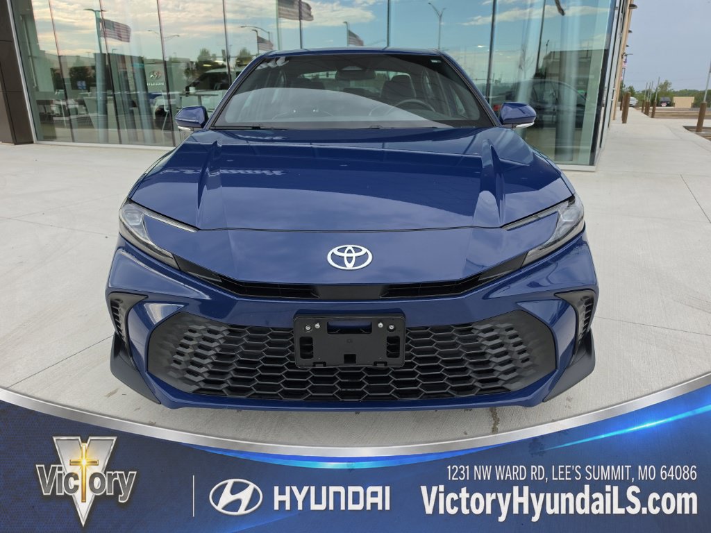 Used 2025 Toyota Camry SE FWD image 9