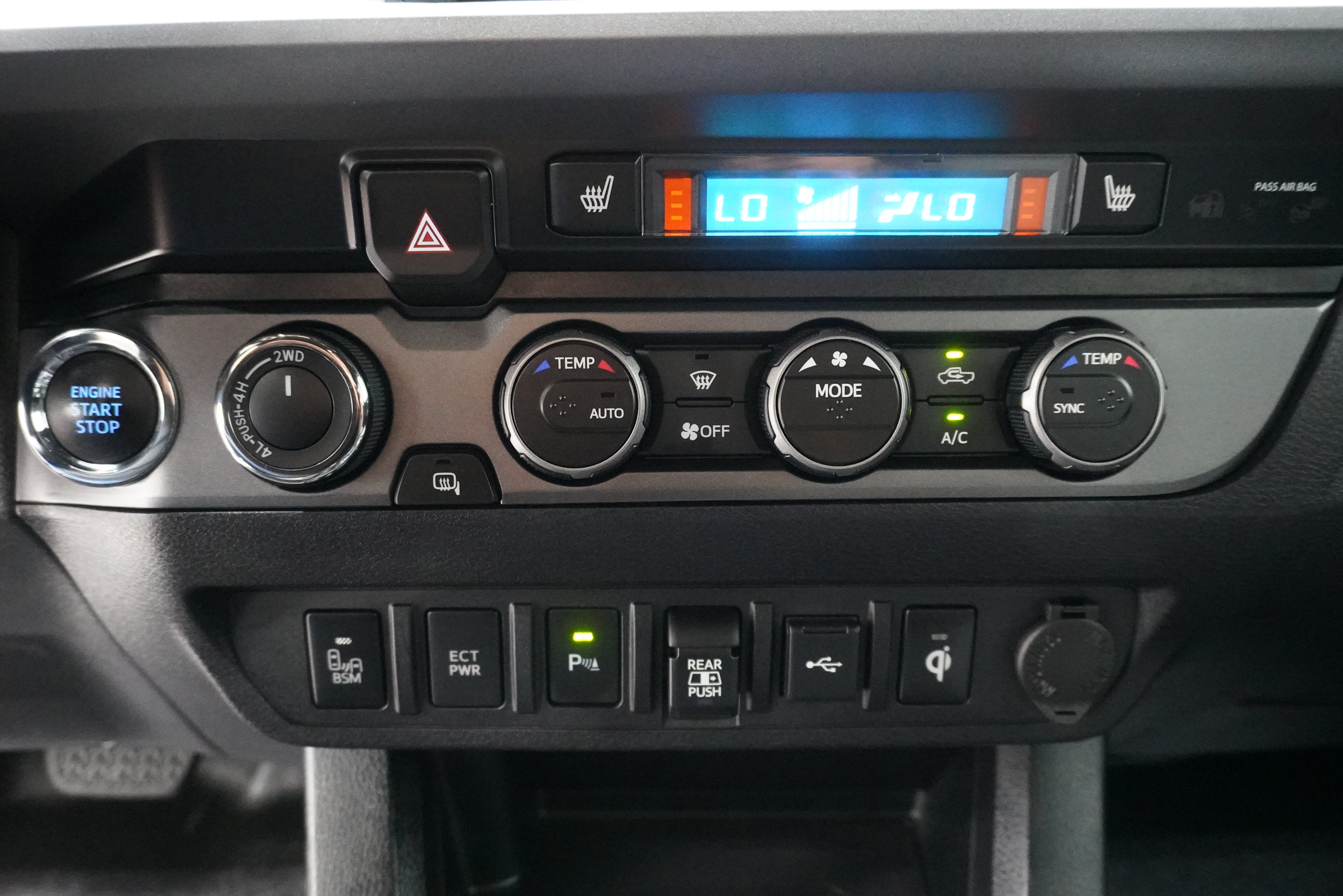 Used 2020 Toyota Tacoma TRD Off-Road w/ Advanced Technology Package AWD/4WD image 20