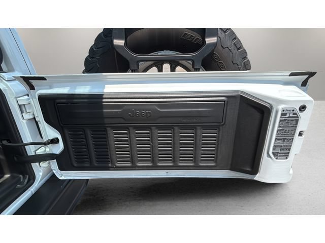 Used 2022 Jeep Wrangler Unlimited Rubicon w/ Xtreme Recon 35" Tire Package AWD/4WD image 26