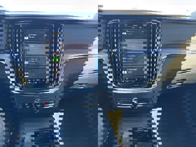 Used 2025 Volvo S60 B5 Core image 11