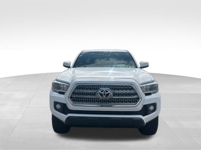 Used 2017 Toyota Tacoma TRD Off-Road w/ Tow Package (A/T) image 9