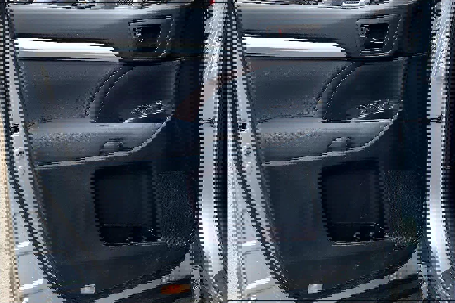 Used 2015 Toyota Highlander LE image 21