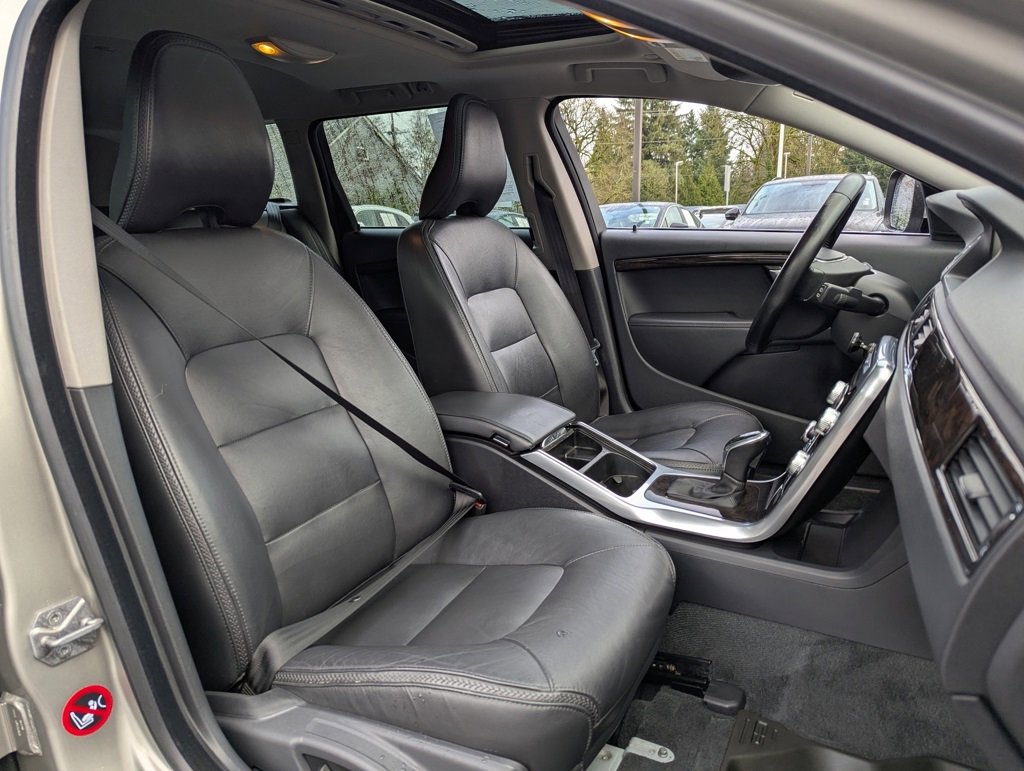 Used 2016 Volvo XC70 T5 Premier w/ Proximity Package image 34
