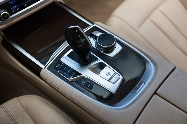 Used 2018 BMW 740i image 44
