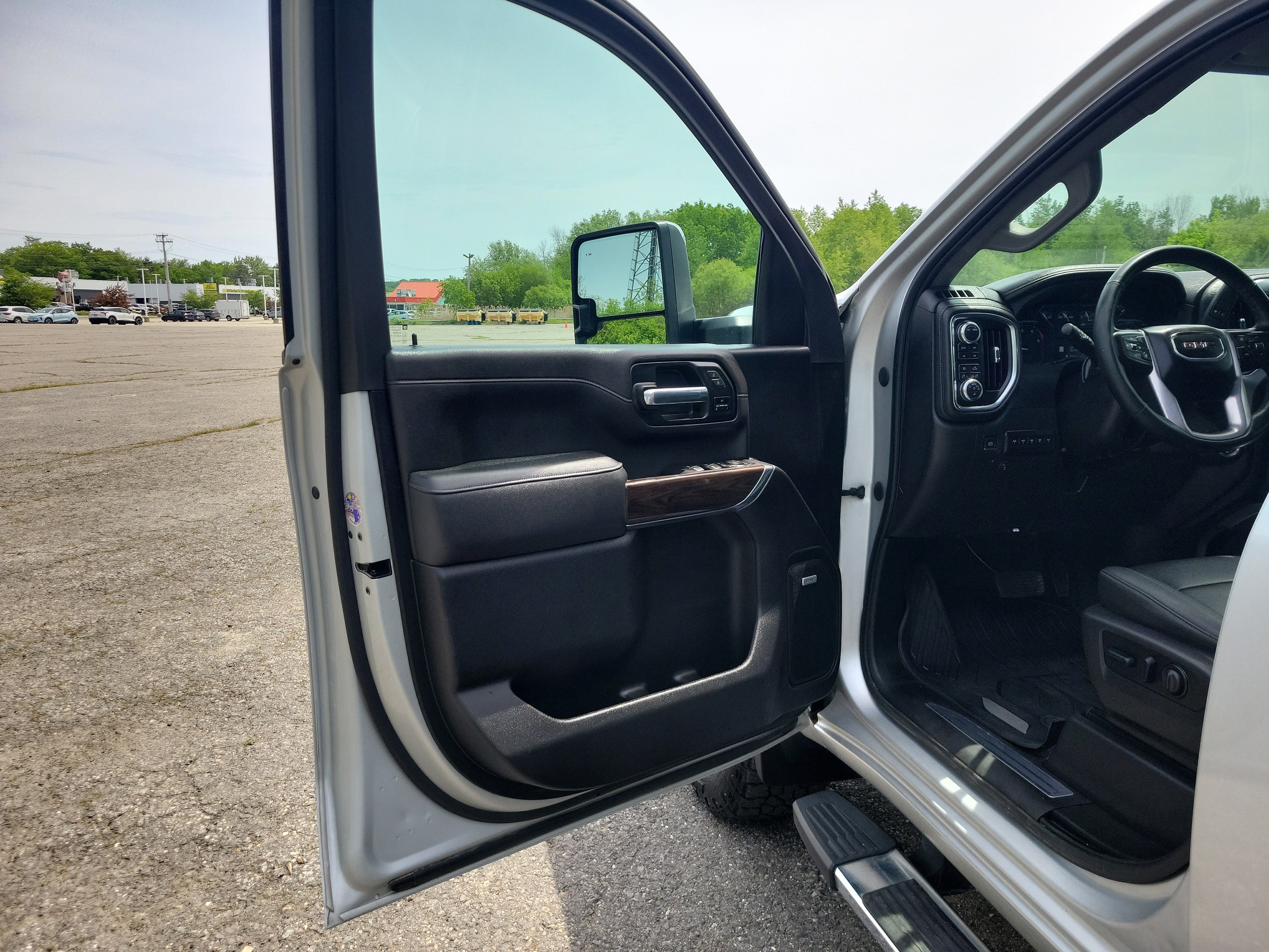 Used 2023 GMC Sierra 2500 SLT w/ SLT Premium Package AWD/4WD image 15