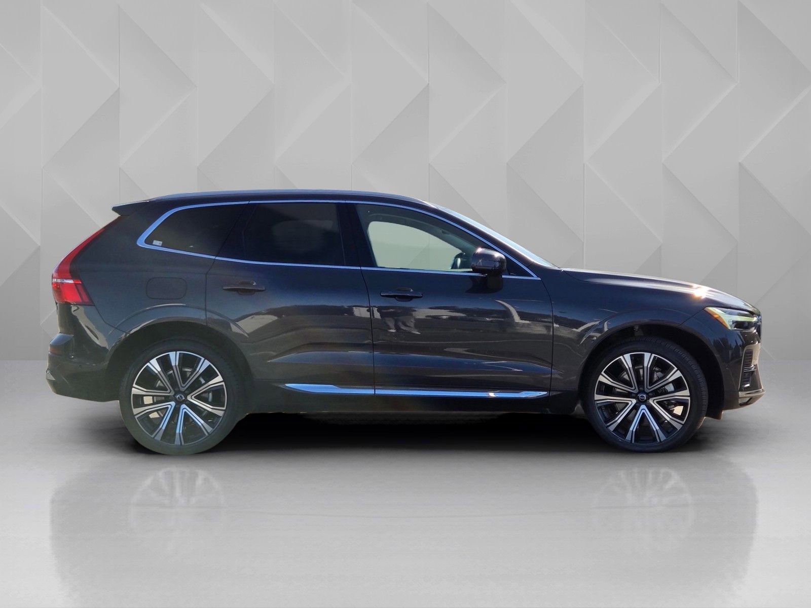 Certified 2023 Volvo XC60 B6 Ultimate w/ Protection Package Premier AWD/4WD image 7