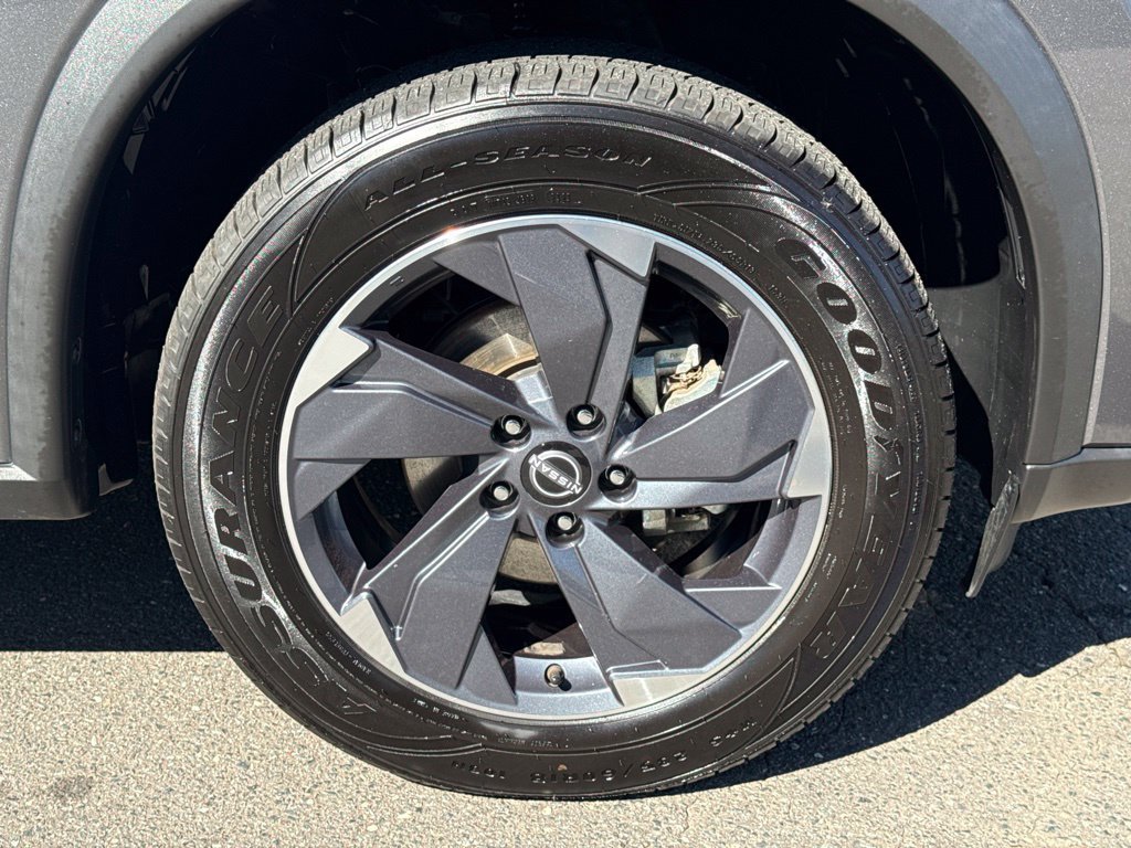 Certified 2024 Nissan Rogue SV FWD image 11
