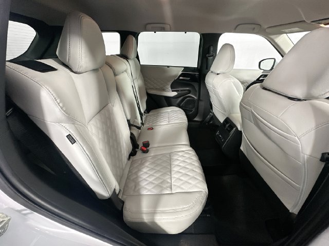 Used 2023 Mitsubishi Outlander SEL AWD/4WD image 26