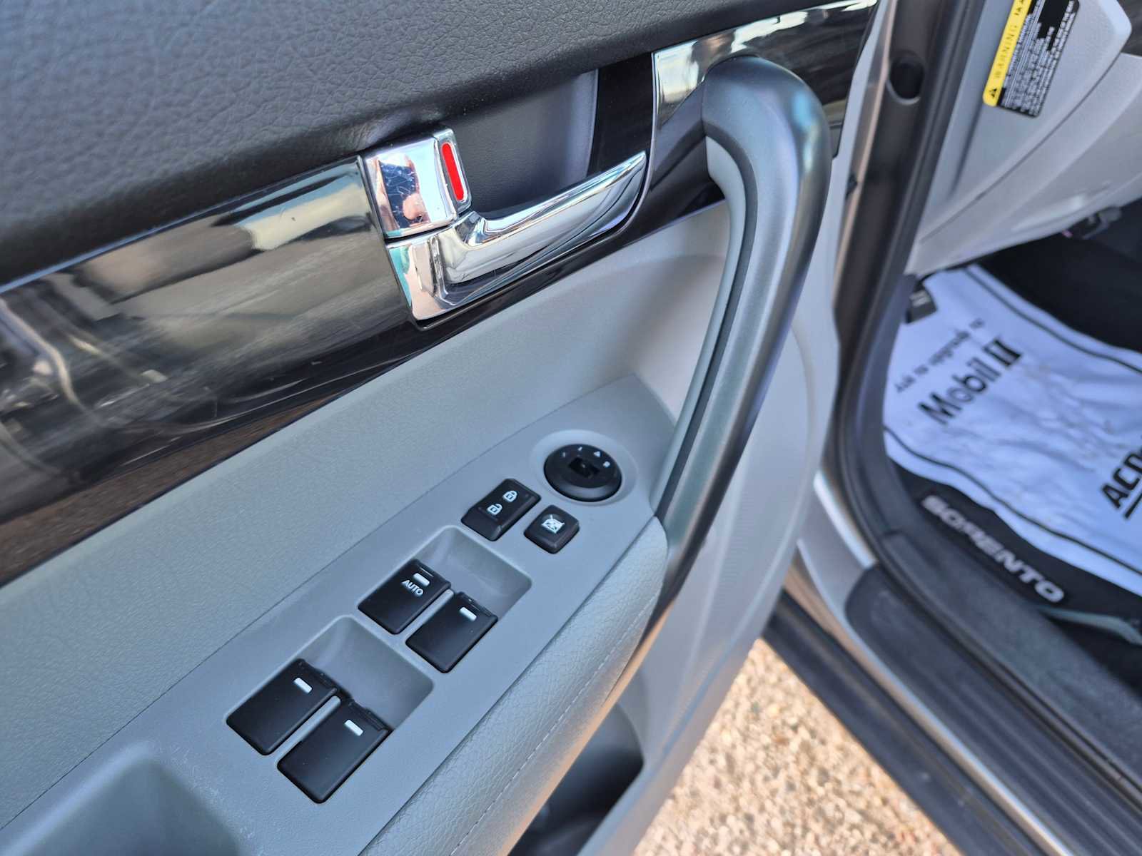 Used 2013 Kia Sorento LX w/ Convenience Pkg image 12