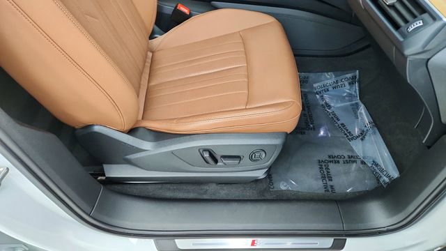 Used 2024 Audi Q8 e-tron Premium Plus w/ Premium Plus Package image 22