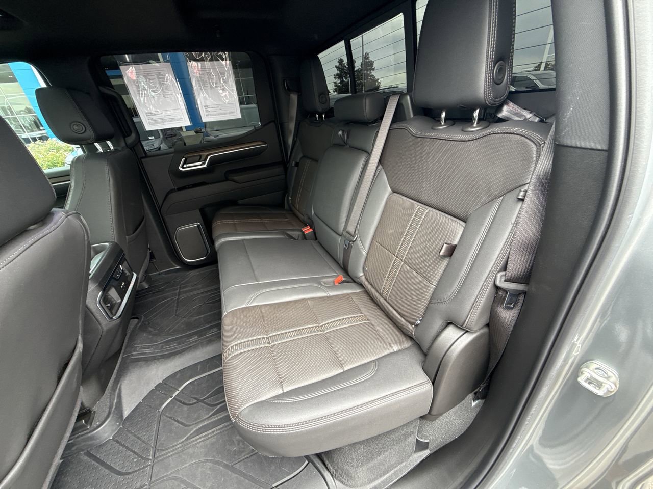 Used 2025 Chevrolet Silverado 1500 High Country AWD/4WD image 25
