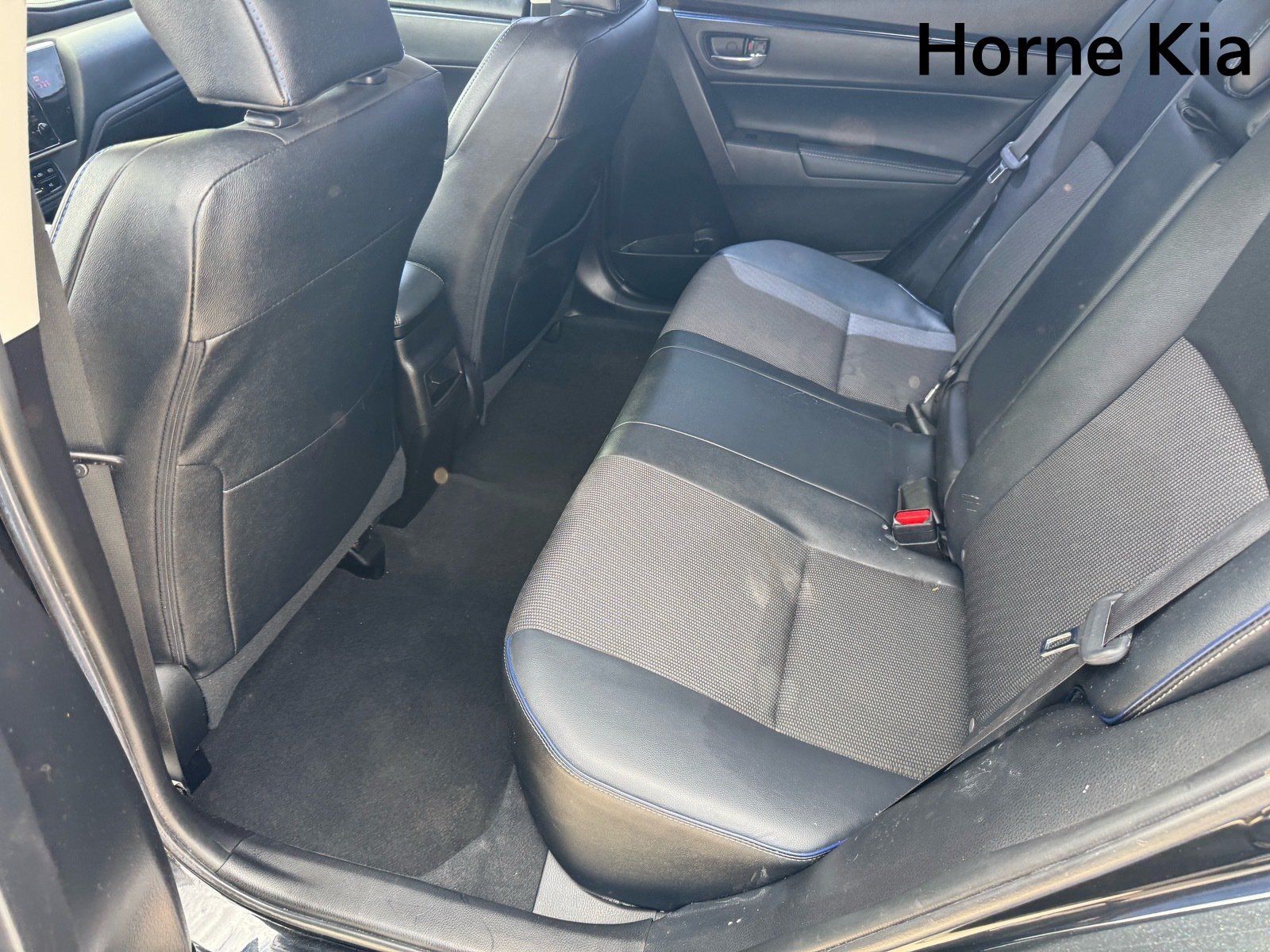 Used 2018 Toyota Corolla SE w/ Carpet Mat Package (TMS) FWD image 12