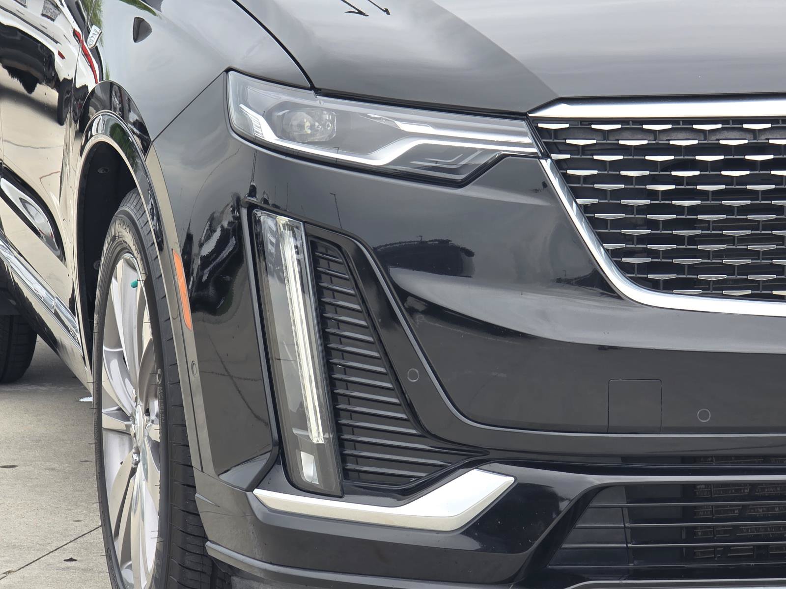 Used 2022 Cadillac XT6 Premium Luxury w/ Technology Package FWD image 7