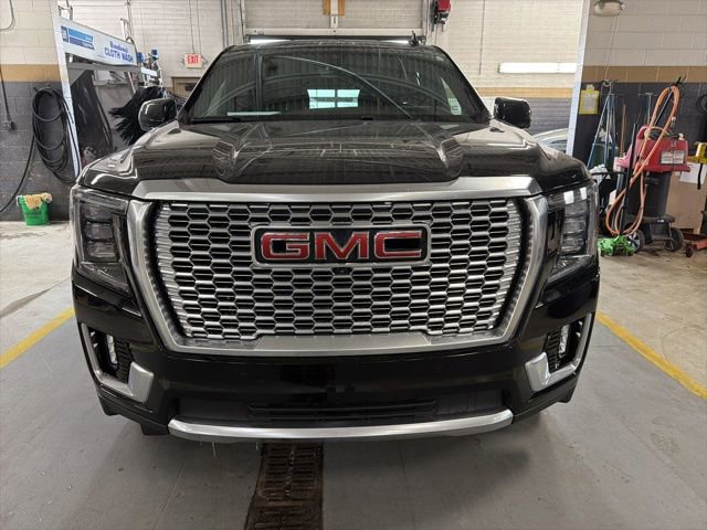 Used 2022 GMC Yukon Denali w/ Advanced Technology Package image 2