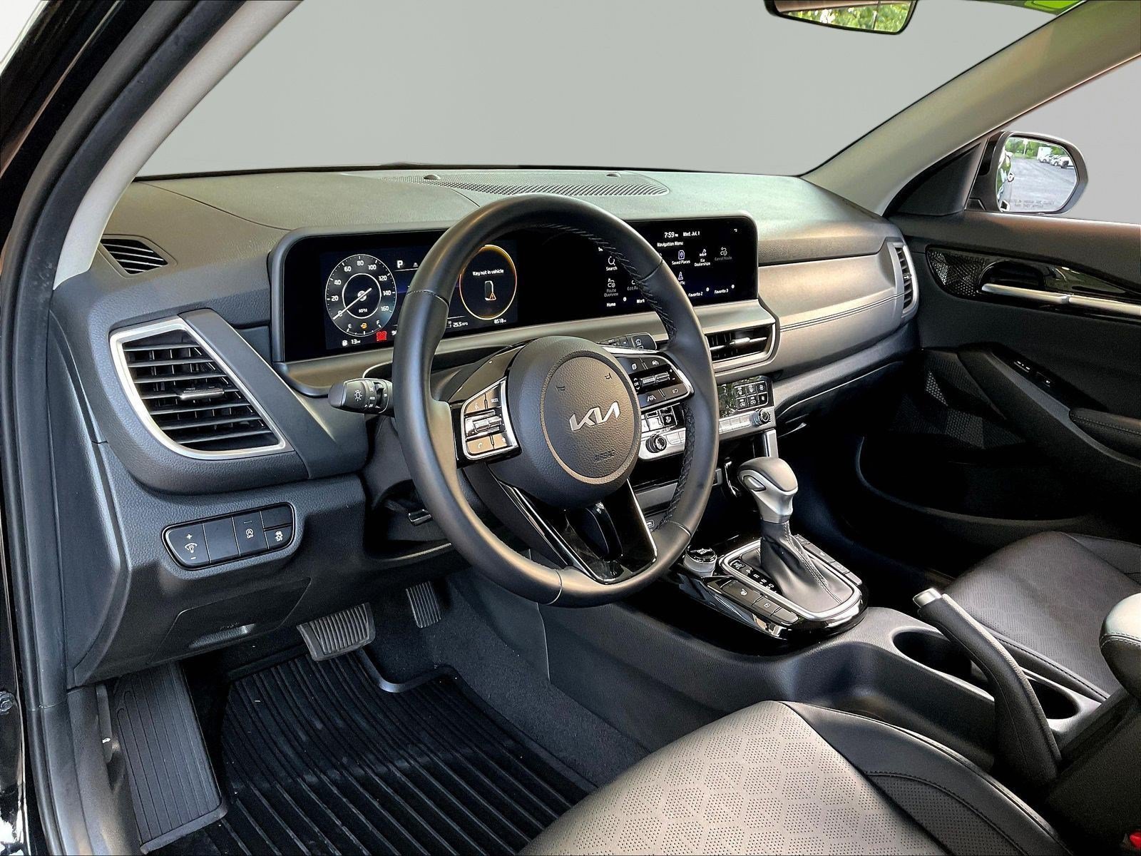 Used 2024 Kia Seltos EX AWD/4WD image 16