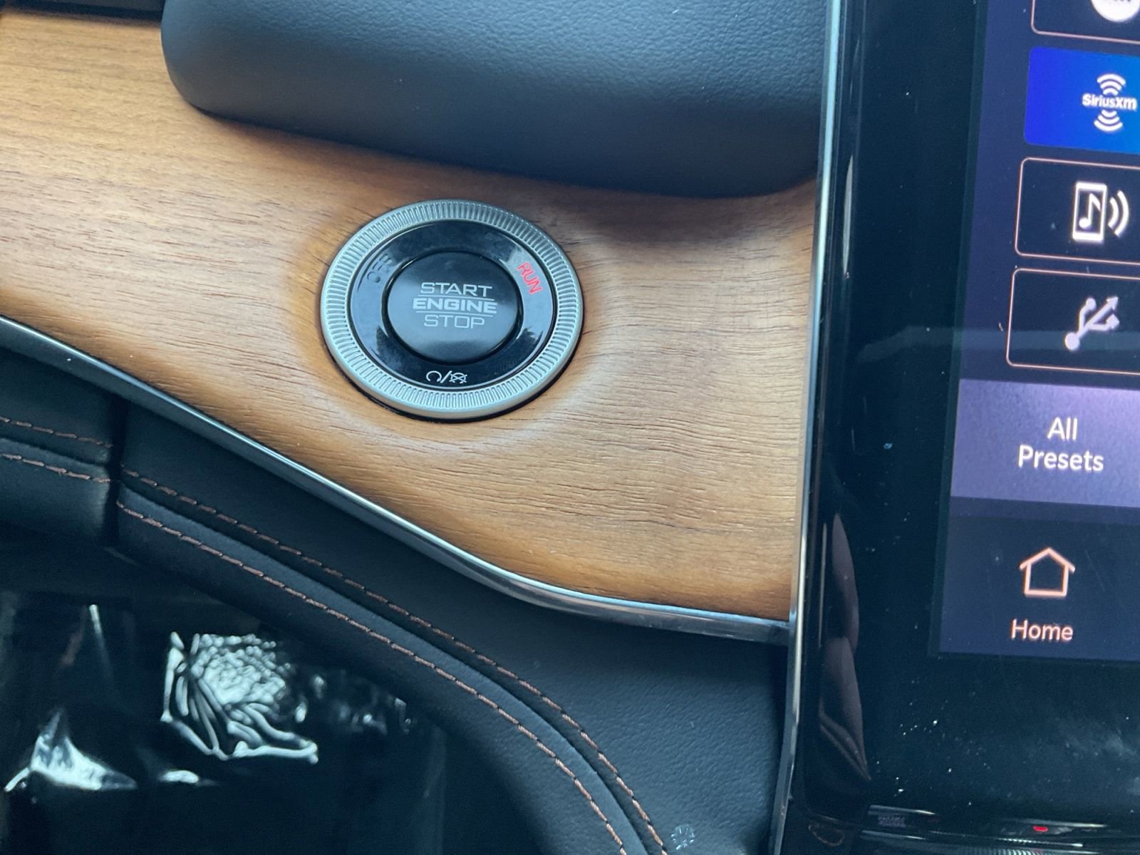 Used 2024 Jeep Grand Cherokee Summit image 22