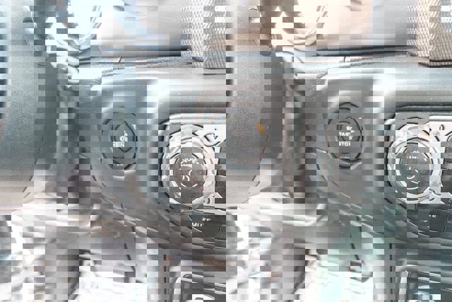 Certified 2023 Jeep Gladiator Sport AWD/4WD image 21