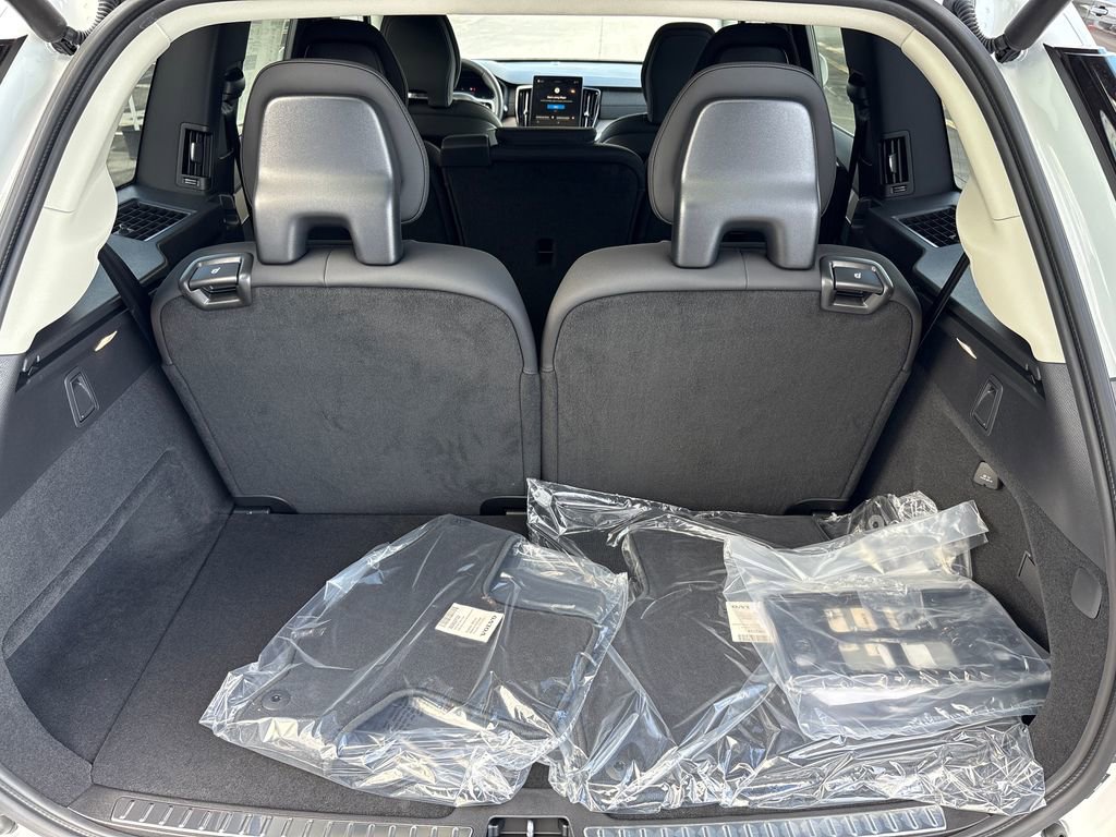 New 2026 Volvo XC90 T8 Core image 15