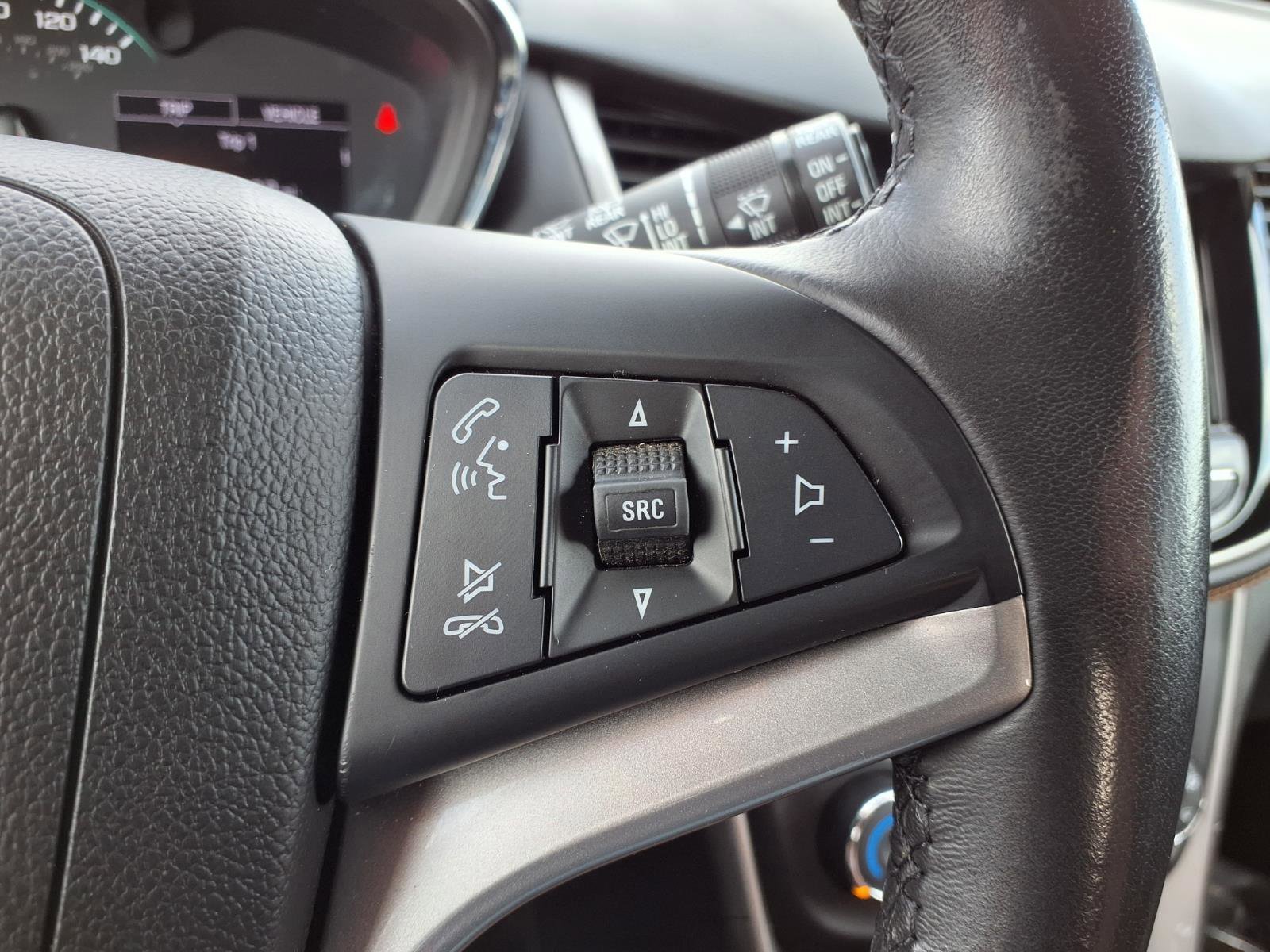 Used 2020 Chevrolet Trax LT w/ LT Convenience Package image 11