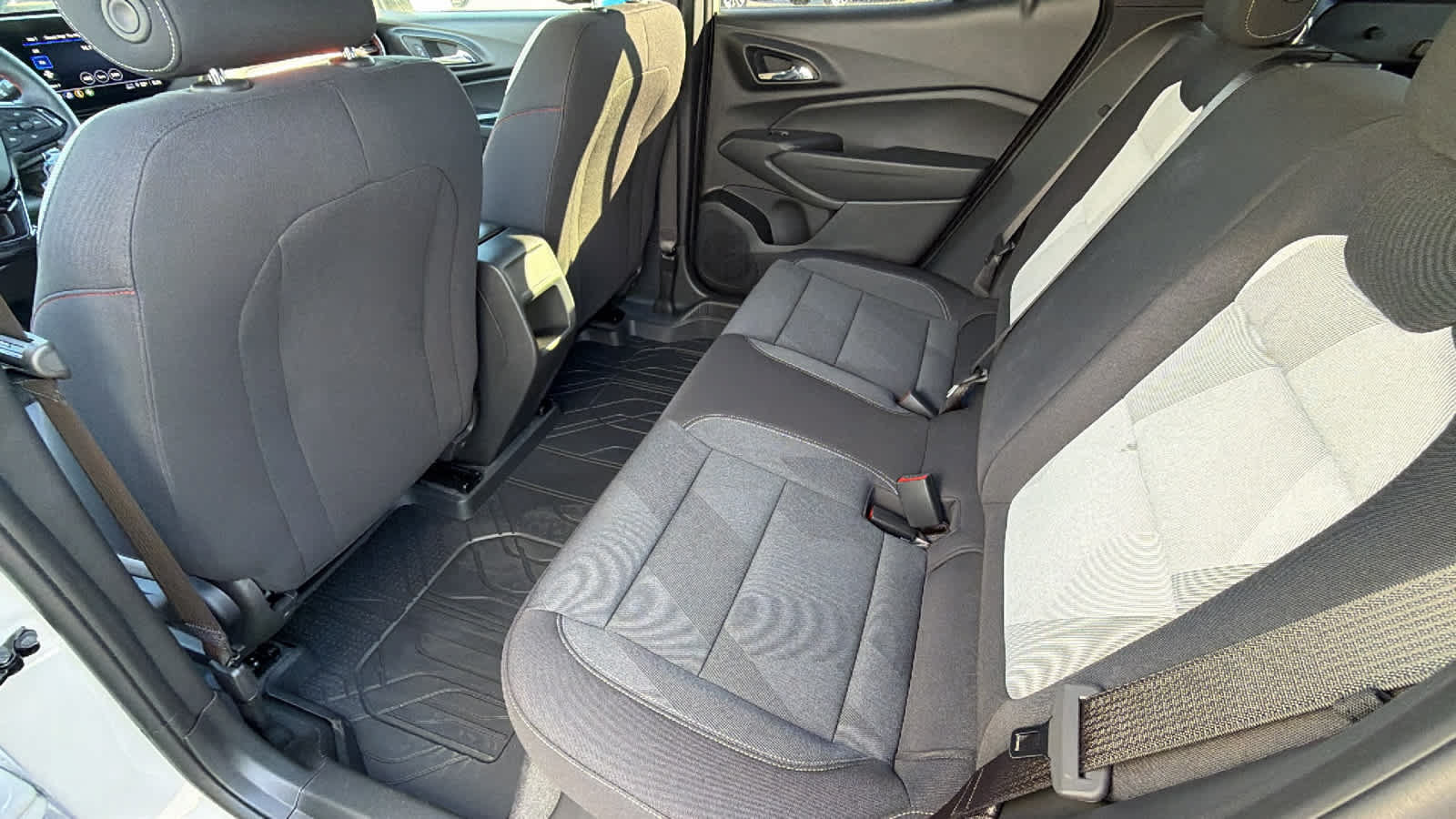 New 2026 Chevrolet Trax RS w/ Sunroof Package FWD image 24