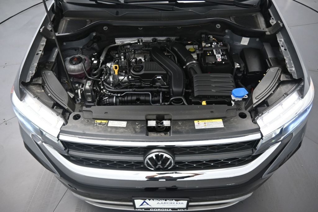 Used 2023 Volkswagen Taos SE w/ Panoramic Sunroof Package AWD/4WD image 32