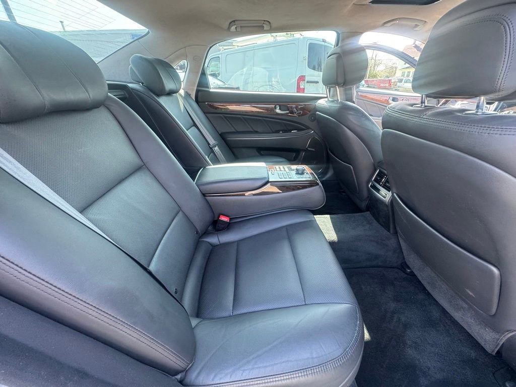 Used 2014 Hyundai Equus Signature RWD image 27