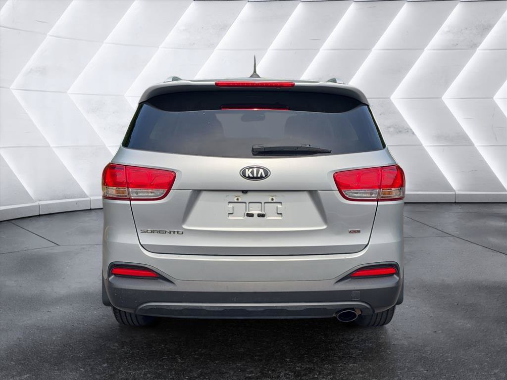 Used 2017 Kia Sorento FWD image 4