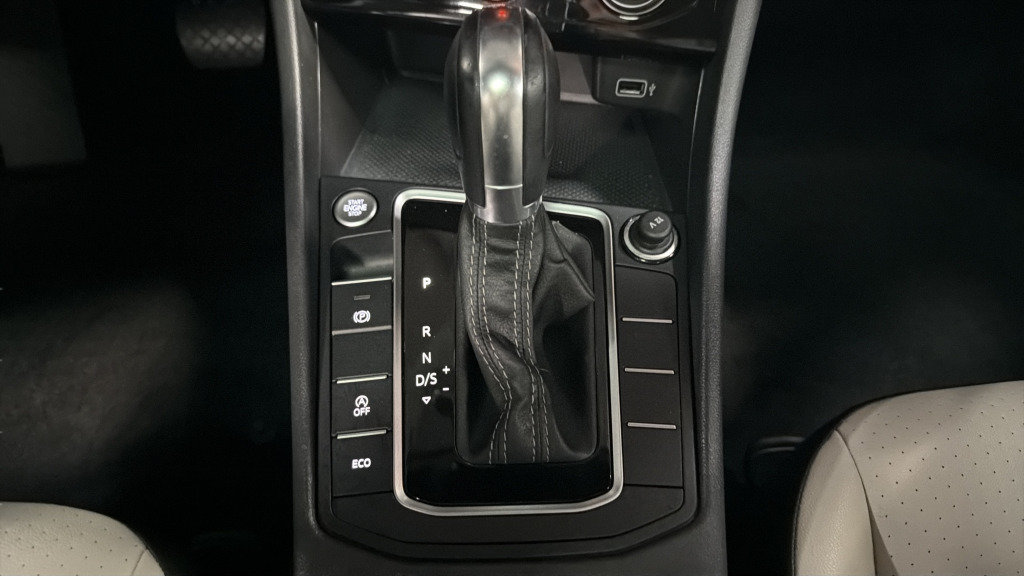 Used 2019 Volkswagen Jetta R-Line FWD image 38