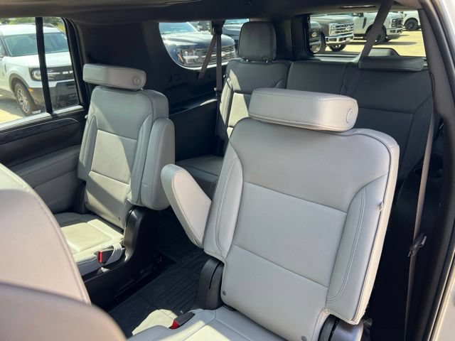 Used 2022 GMC Yukon XL SLT w/ SLT Premium Package AWD/4WD image 15