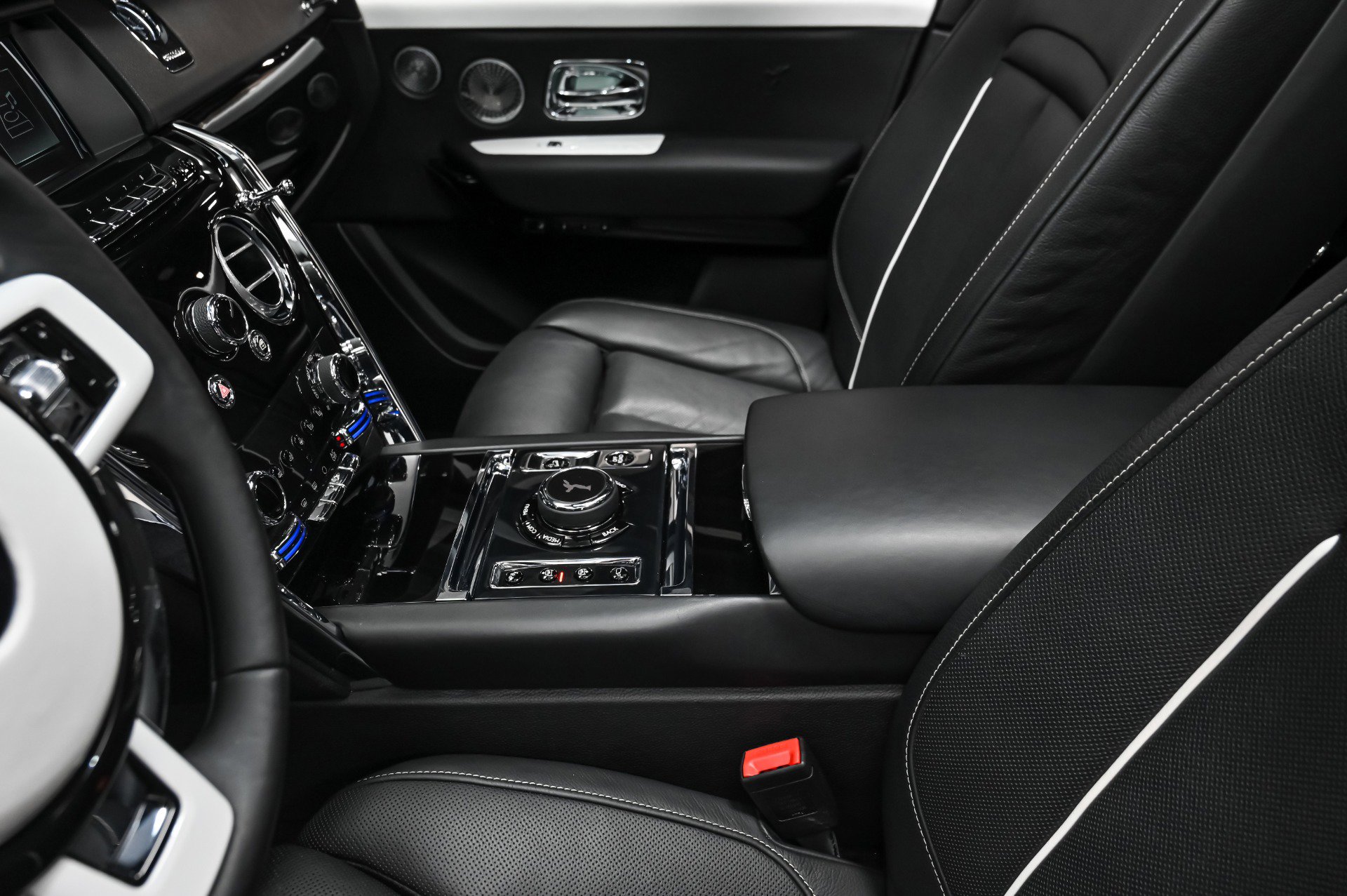 Used 2019 Rolls-Royce Cullinan image 32